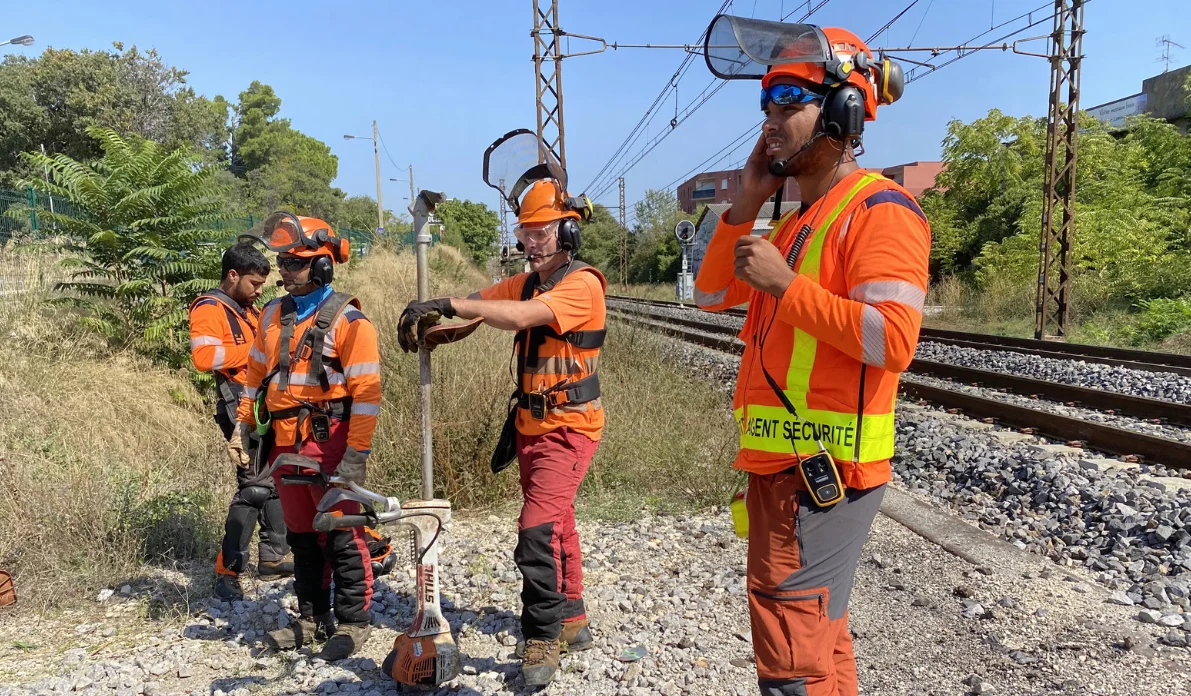 Les systèmes radio VOKKERO permettent de communiquer dans des environnements très bruyants.